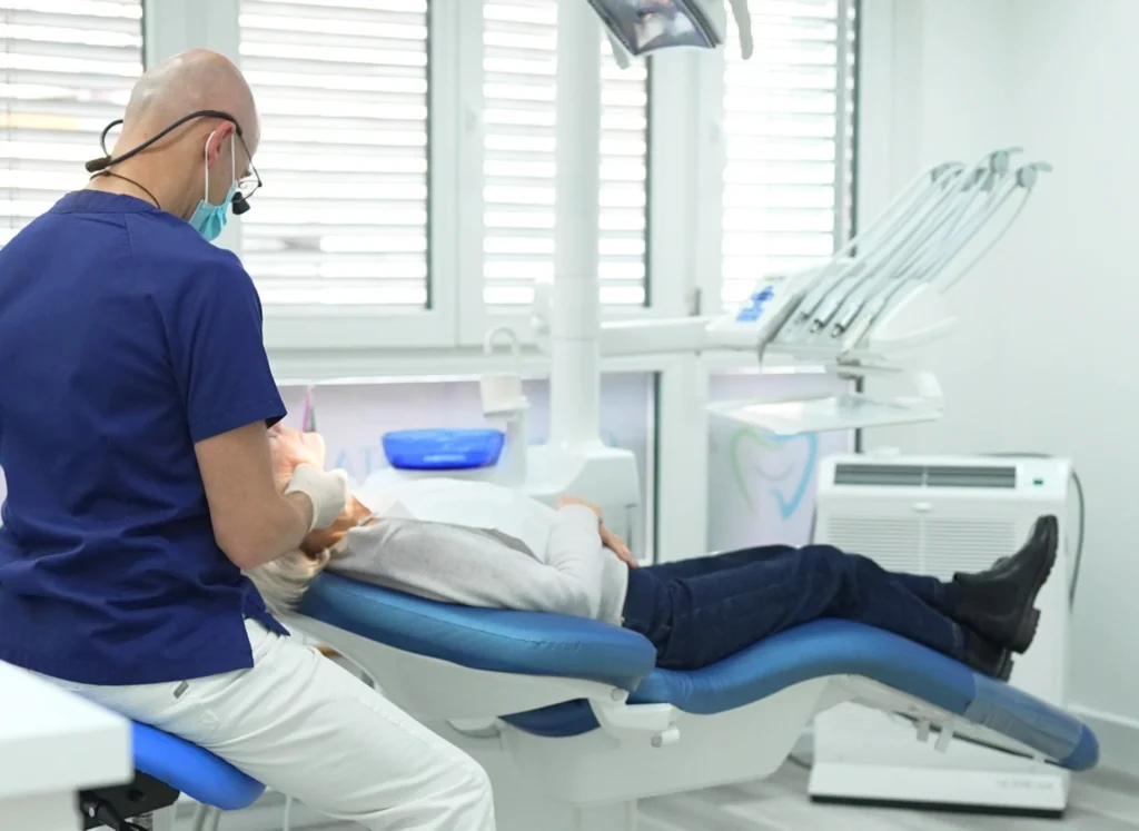 Comment maintenir un implant dentaire longtemps
